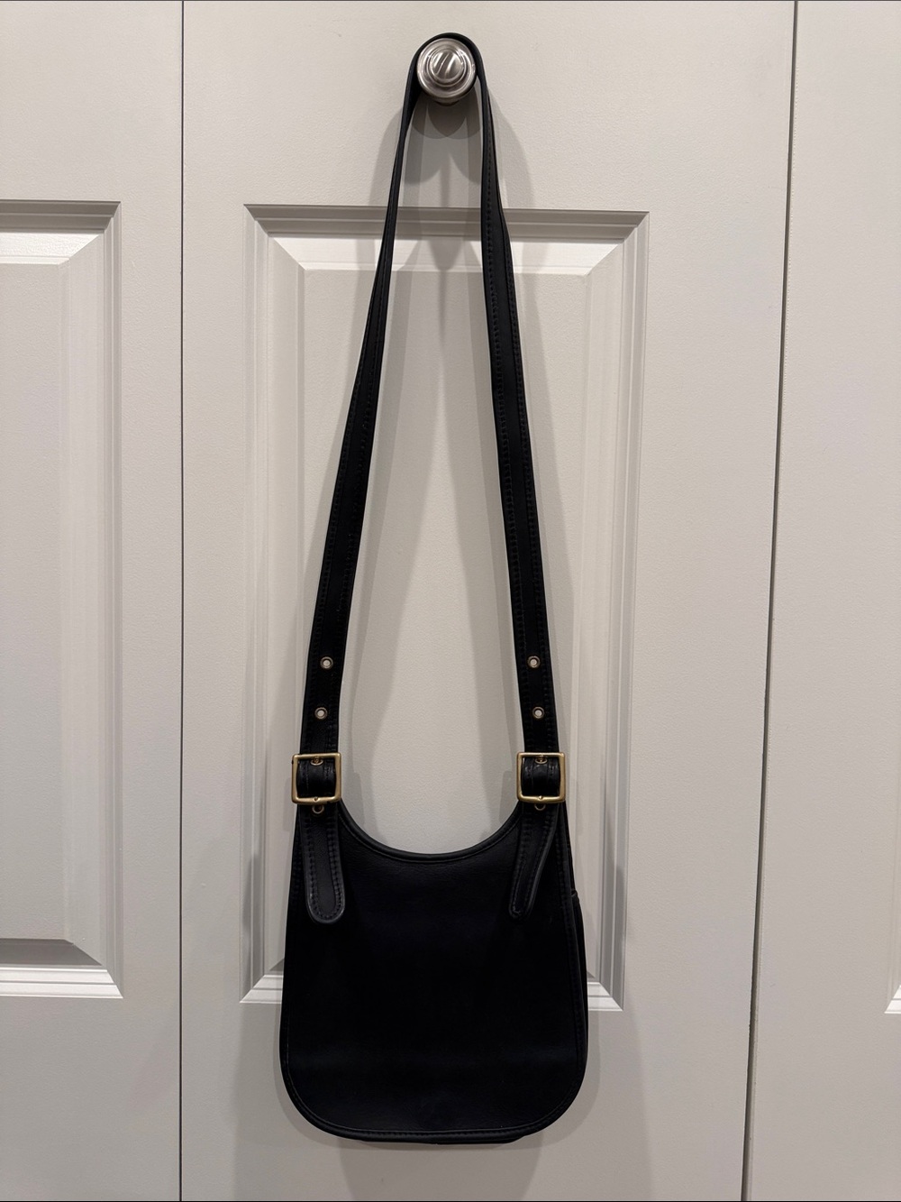 Vintage Coach - Classic Black Shoulder Bag with Gold Hardware